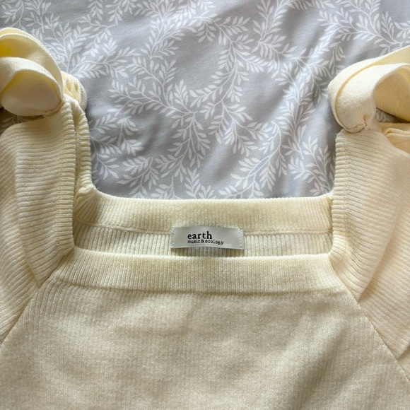 Cream Ribbon Shoulder Square Neck Sweater - Picture 8 of 11